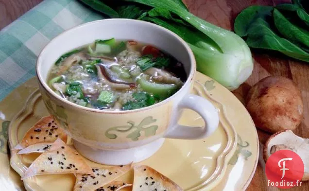 Soupe Au Poulet Au Gingembre Avec Baby Bok Choy