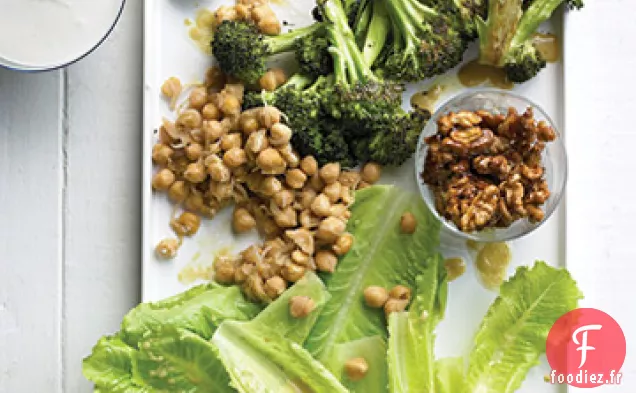 Salade Composée de Brocoli Rôti, Romaine, Pois Chiches et Noix