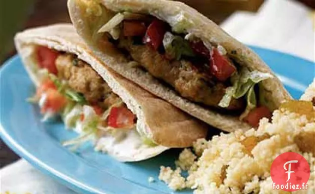Hamburgers Pita au Poulet au Citron avec Sauce au Yogourt Épicé