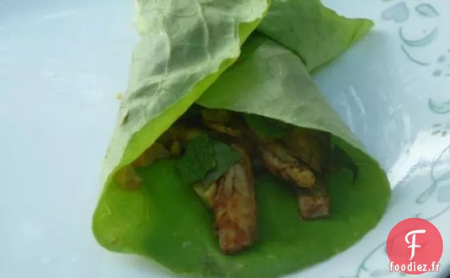 Poulet Hoisin grillé dans des tasses de laitue