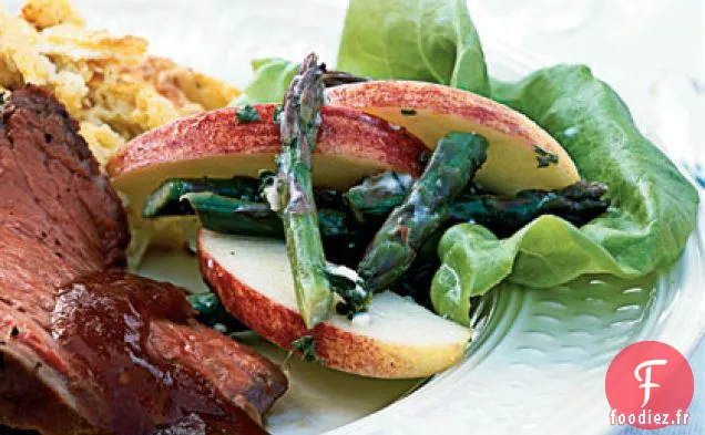 Salade d'Asperges et de Pommes avec Vinaigrette au Fromage Bleu