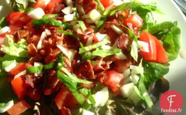 Salade de Tomates et Bacon dans des tasses de laitue Bibb