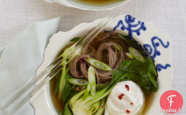 Nouilles soba avec oignons verts et edamame